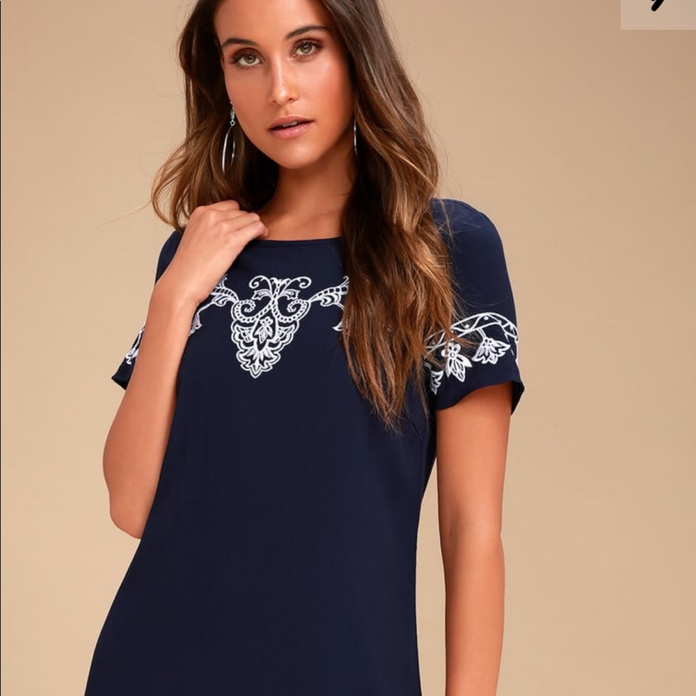 Lulus XS Black and cream embroidered shift dress